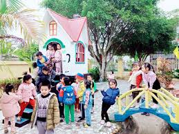 Hoạt động ngoài trời của trẻ của trẻ ...