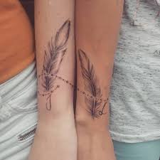 Tatuajes De Plumas Significado De Disenos De Estilos Y Mas De 50 Fotos Para Inspirar Nuevo Decoracion Tatuajes De Plumas Significado Del Tatuaje De Pluma Tatuaje De Plumas