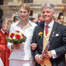 Die bekannte moderatorin barbara schöneberger lebt mit ehemann und zwei kindern in berlin. Traditionelle Traumhochzeit Deutsche Prinzessin Sagt Ja Leute