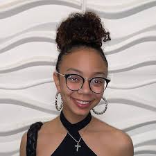 Daughter of the Sun: Lopez Robinson, Kierra Annasia, Cortez, Daisy, Pace  Yarbrough, Jasmine: 9798840487167: Books