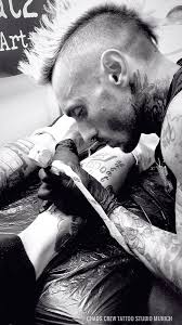 In desinfizierter arbeitsumgebung entstehen hier einzigartige kunstwerke auf deiner haut. Chaos Crew Tattoo Artist Luca Romeo Tattoo Studio Munchen Chaos Crew Tatowierer Munchen