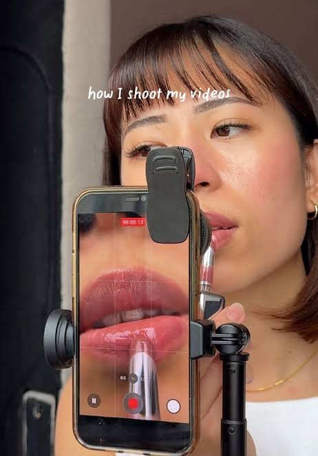 Here’s more behind the scenes of filming a UGC video 🎥 I honestly love  using this micro lens for product shots. It makes an iphone camera shoot  like an actual camera 📷 [gifted] @Oddtype_global The ...