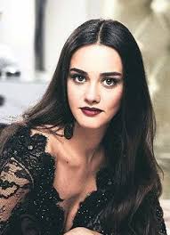 Hande Soral Kimdir Nereli Boyu Yasi Hayati Kisa Biyografisi Straight Eyebrows Turkish Beauty Beauty