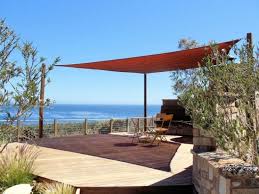 Grosses Sonnensegel Fur Einen Terrasse Mit Grillbereich In 2020 Terrassen Schatten Sonnensegel Terassenideen