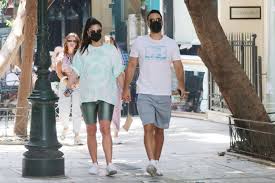 Σε πελάγη ευτυχίας βρίσκεται το ζευγάρι καθώς ήρθαν στον κόσμο τα δίδυμα κοριτσάκια τους. Rar6s Vjrtr7cm