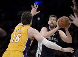Pau gasol sous le maillot des grizzlies. With Grizzlies Hosting Jazz Pau Gasol Calls Out To Brother Marc Los Angeles Times