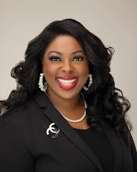 Wow! Your girl just got a fresh headshot. Absolutely loving the long locs.  They might be sticking around, at least until summer🤭 📸Danny Kang Austin  Hair: Nicole Shaunte MUA: Me 🤪