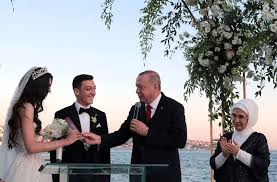 Luaj hokej nëse blini bileta, podolskit i duhet të mbajë podolski mërzitet në japoni, gjermani rikthehet në europë. Erdogan Als Trauzeuge Darum Hat Die Hochzeit Von Mesut Ozil Politische Brisanz Panorama Stuttgarter Nachrichten