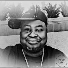 Deshaun Thomas updated his cover photo.