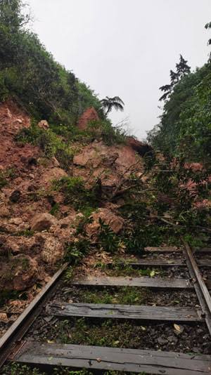 Extensive damage to railway lines, say officials | Print Edition - The Sunday Times, Sri Lanka