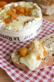 Camembert Roti Aux Abricots Secs Et Au Miel Recettes De Cuisine Recette Cuisine Et Boissons