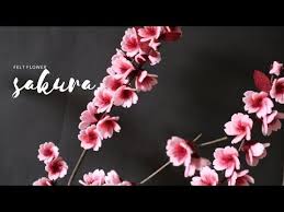 Bentuk bunga mawar yang elok tentu akan sangat serasi cocok untuk kamu yang menyukai keindahan. Felt Flower Sakura Cara Membuat Bunga Sakura Dari Kain Flanel Youtube Bunga Kain Tenun Bunga Sakura Bunga Kertas Diy