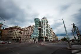 Este foarte greu sa faci un top (restrans) cu cele mai frumoase cladiri din lume, cu cele mai spectaculoase opere de arhitectura si de arta, create de adevarati magicieni si vizionari ai lumii in care traim. Topul ÈtiinÈific Al Celor Mai Frumoase 50 De ClÄdiri Din Lume Èi Romania Are Un Edificiu Care FigureazÄ In Clasament
