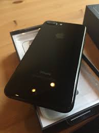 This is the jet black iphone 7 and this is the matblack, regular black iphone 7 plus and we're gonna take a closer look particularly this one which seems now let's take a look at the plus model obviously the dual camera is the first thing you'll notice. It S So Shiny Iphone 7 Jet Black 128gb Iphone