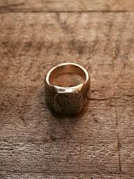 Di sini kami ingin mengajar anda cara untuk mengukur saiz jadi anda bagi memudahkan anda untuk mencari cincin di kedai kami. Bagaimana Untuk Mengukur Saiz Cincin Rumah