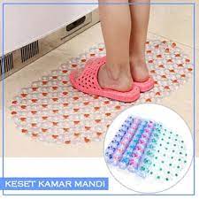 Hal ini mencegah anda terpeleset saat berdiri dan berjalan pada permukaan lantai yang licin. Keset Anti Licin Kamar Mandi Polkadot 180 Gr Bathroom Math Shopee Indonesia