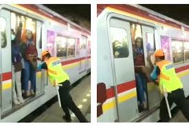 We did not find results for: Viral Video Petugas Dorong Penumpang Krl Agar Pintu Kereta Tertutup Ini Penjelasan Pt Kci Halaman All Kompas Com
