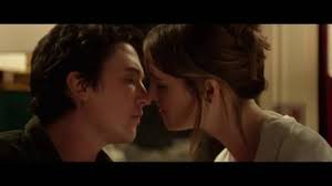 Trois amis font le pari de rester célibataires lorsque l'un d'eux est largué par sa copine. Celibataires Ou Presque Ideal Pour Une Soiree En Couple A Decouvrir