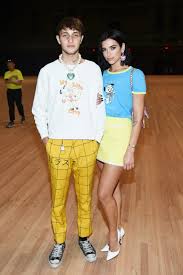 Sources connected to the couple tell tmz. Dua Lipa And Anwar Hadid Couple Up At Marc Jacobs Runway Show During Nyfw Entertainment Tonight