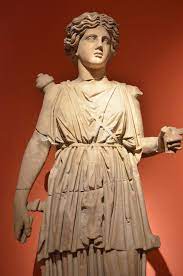 Diana Ancient Roman Statue Of Artemis Otherwise Known As Diana Who Holds In Affiliate Statue Artemis Roman Di Roman Statue Statue Ancient Romans