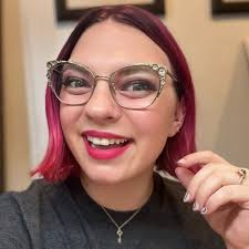 Erin Staples's Instagram, Twitter & Facebook