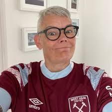 Emma Knowles (@knowlese26)