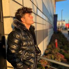 Instagram Da Mehmetjaveed Masum Degiliz Sadece Guluslerimiz Guzel 2020 Unluler Fotograf Kizlar