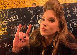 Backstage life 🤣🤘see you tonight at Old Capitol 🇨🇭 #ccshred  #burningwitches #tourlife #tour #backstage