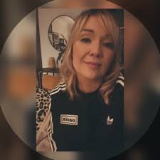 Anna Hardcastle (@annahcastle)