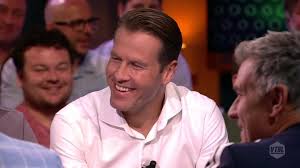 1além de sua posição como um árbitro de futebol, makkelie é empregado na polícia holandesa. Danny Reageert Op Makkelie Wij Willen Makkelie Rtl Nieuws