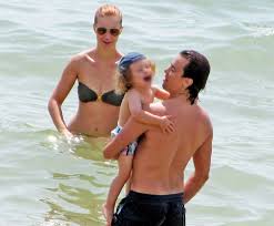 Os pais assinalaram a data especial nas redes sociais. Fotos Cristina Ferreira Diverte Se No Algarve Com O Marido E O Filho Maisfutebol