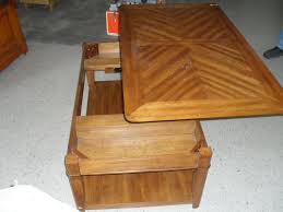 Made of top quality wood, it's a solid piece. Oak Lift Top Coffee Table Ward Auction Co Inc