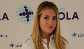 Alazne Arraztio Córdoba: “Todo comunica, y saber cómo hacerlo, en cualquier  ámbito, es fundamental"