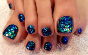 Black And Blue Toe Nail Designs Gel Toes With Black Gel Polish And Icy Mylar Mylar Nails Toe Nails Toe Nail Designs