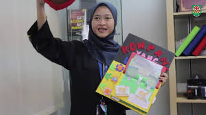 Pergilah si tua tersebut jauh ke hutan untuk menebang pokok untuk dibuat kayu api. Tugasan Pelajar Dip Pendidikan Awal Kanak Kanak Buku Cerita Youtube