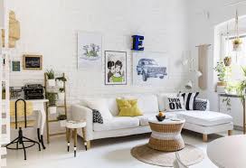 Menguasai dan memiliki contoh desain dari ruang tamu kecil yang modern dan nyaman akan sangat membantu kita dalam mendekorasi ruang tamu yang kecil berbicara mengenai desain ruang tamu berukuran kecil tentunya tidak lepas dengan furniture yang digunakan. 11 Trik Yang Sering Terlupa Saat Mendesain Ruang Tamu Kecil