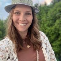 Danielle Tuttle's Instagram, Twitter & Facebook