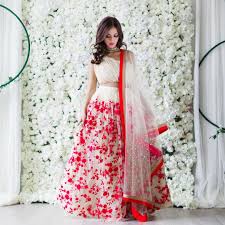 35 Latest Engagement Dresses For Women In India In 2020 Kerala Engagement Dress Womens Dresses Engagement Dresses
