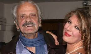 We would like to show you a description here but the site won't allow us. Spyros Fwkas Lilian Panagiwtopoyloy Mename Me Ton Prwhn Moy Kai Ton Spyro Sto Idio Spiti Gossip Tv Gr