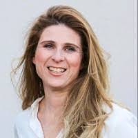 Lisa Woolf's Instagram, Twitter & Facebook