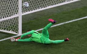 Eslovaquia vs españa y suecia vs polonia comentamos la eurocopa futbol en vivo. Szczesny Anota Primer Autogol De Un Portero En La Historia De La Euro