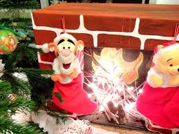 Pour noël, suivez cette fiche créative pour réaliser une jolie crêche en carton recyclé. Diy Cheminee De Noel En Carton Boite A Malice De Maman Fee