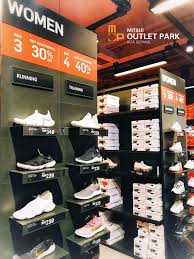 Berjaya times square shopping mall in kuala lumpur, malaysia, is a very big shopping mall in bukit bintang (=star hill), the main shopping area of kuala lumpur, within a colossal the mall was crowded on the lower levels with all the usual lower to mid range outlets. Mitsui Outlet Nike Promotion Buy Clothes Shoes Online