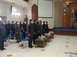 Dari raperda apbd 2021 yang dirumuskan tim anggaran pemerintah daerah (tapd) tercatat pendapatan daerah sebesar rp 890,7 miliar. Dandim 0910 Malinau Hadiri Rapat Paripurna Ke 13 Massa Sidang Iii Dprd Kabupaten Malinau Tahun 2020 Pers Bhayangkara
