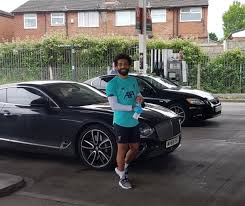 Liverpool) في شمال غرب إنجلترا، ويوجد فيها ثاني أهمّ ميناء في بريطانيا، كما تحتوي المدينة على أربع أرصفة خاصّة بالميناء، وتتصل ليفربول بمدينة. Ù…ÙØ§Ø¬Ø£Ø© Ù…Ø­Ù…Ø¯ ØµÙ„Ø§Ø­ ÙŠØ¯ÙØ¹ ÙˆÙ‚ÙˆØ¯ Ø§Ù„Ø³ÙŠØ§Ø±Ø§Øª Ù„Ø¹Ø¯Ø¯ Ù…Ù† Ø³ÙƒØ§Ù† Ù…Ø¯ÙŠÙ†Ø© Ù„ÙŠÙØ±Ø¨ÙˆÙ„ Ø±ÙŠØ§Ø¶Ø© Ø¹Ø±Ø¨ÙŠØ© ÙˆØ¯ÙˆÙ„ÙŠØ© Ø§Ù„Ø¥Ù…Ø§Ø±Ø§Øª Ø§Ù„ÙŠÙˆÙ…