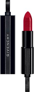 Tenue extrême et couleur satinée vibrante, il est le rouge parfait en toutes circonstances. Givenchy Rouge Interdit
