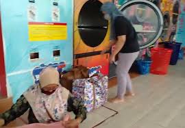 Sekarang sudah ada kedai dobi layan diri atau self service (coin operated) laundry di kota bharu, kelantan. Pkp 2 0 Tak Boleh Buka Dobi Layan Diri Walaupun Ada Penjaga Ketua Polis