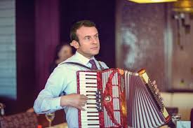 Voir, écouter, sentir et discuter, avant de juger et de diffamer, est aussi la leçon de jojo le gilet jaune. Emmanuel Macron Interprete Jojo En Gilet Jaune Le Blog Politique De Thomas Joly