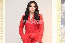 Ibu itu menerima bekicot dari gadis itu, memecahnya dibagian ujung dan mengoleskannya diluka gadis yang ternyata namanya tika. Bella Dowanna Geli Malu Lakon Babak Dirogol Tiga Lelaki Dalam Filem M4m4 Semuanya Real Mereka Memang Duduk Atas Saya Hiburan Mstar