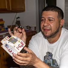 Brooklyn artist makes miniatures of NYC street scenes